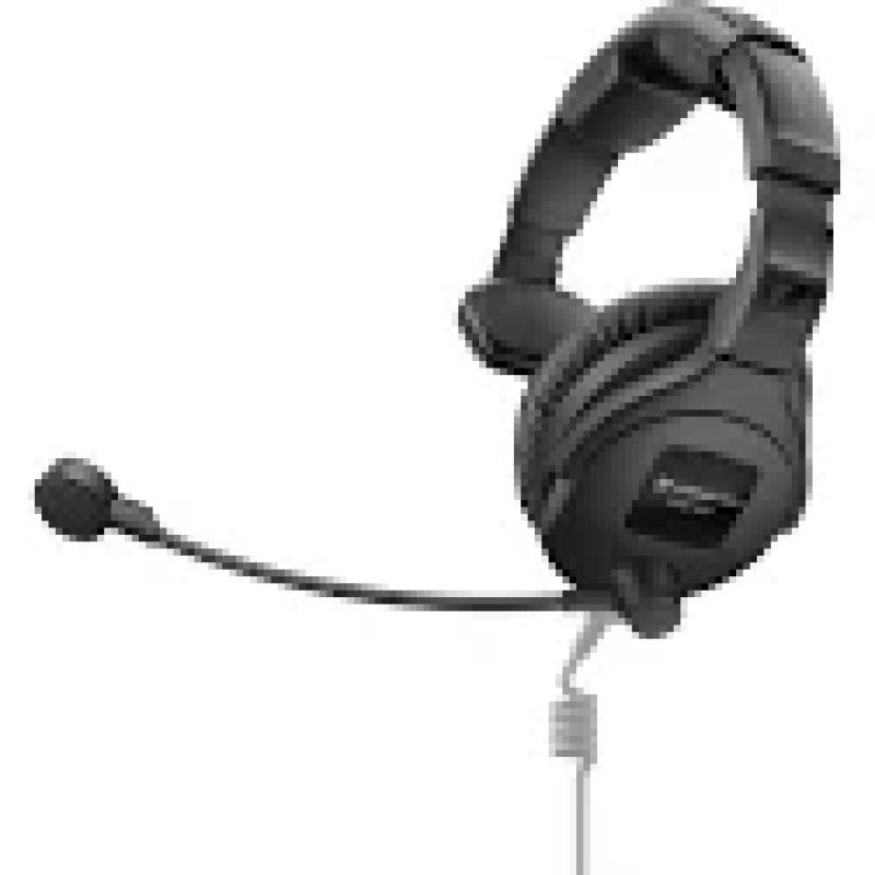 closed-back circumaural broadc